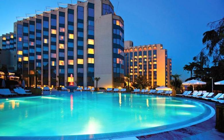این هتل ها بیشتر در کدام مناطق از استانبول واقع شده اند؟